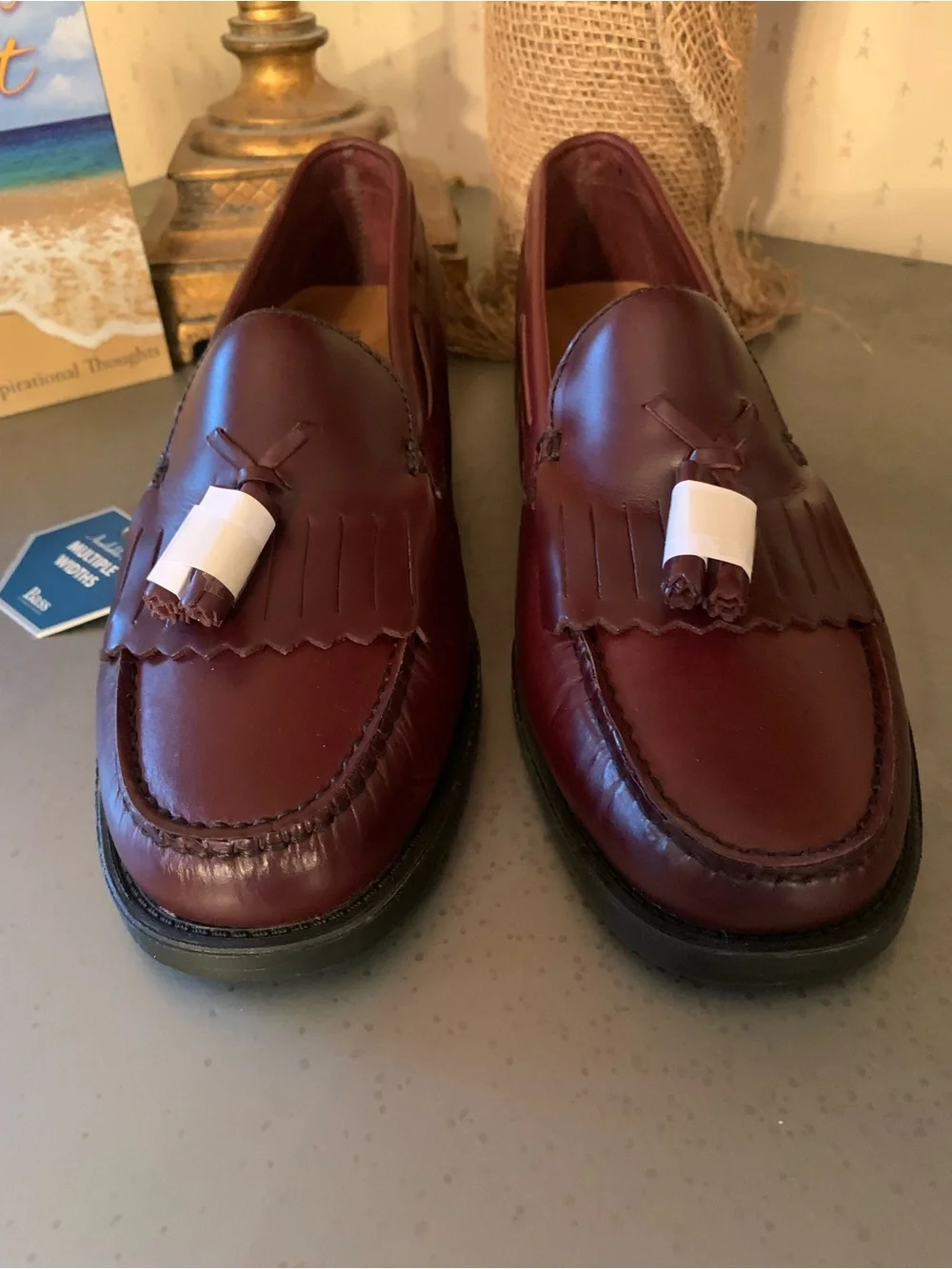 BASS WEEJUNS, NEW WITH TAGS, 2 tassel Woman’s size 9w loafers. BURGANDY RED.